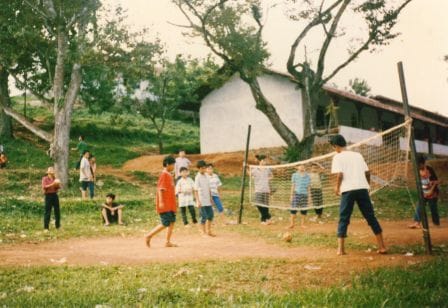 LAPANGAN BADMINTON PUTRI TEMPO DULU LAPANGAN BADMINTON PUTRI TEMPO DULU