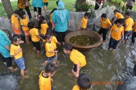 fb:tamankanakislamdarunnajah/email:tk_islamdarunnajah@yahoo.co.id/www.darunnajahkindergarten.com/021-71502355