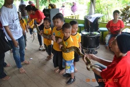 fb:tamankanakislamdarunnajah/email:tk_islamdarunnajah@yahoo.co.id/www.darunnajahkindergarten.com/021-71502355