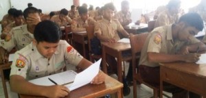 Pelaksanaan Ujian Mid Semester TMI Pesantren Darunnajah Cipining