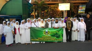 Rombongan Wisata Rohani Islam Darunnajah Cipining Tiba di Pesantren Darut Tauhid Bandung