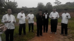 Berdoa Bersama di atas Lahan Wakaf Darunnajah 16, Lampung Timur, dipimpin KH. Mahrus Amin