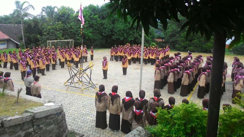 Suasana Upacara Pembukaan Kegiatan Pramuka Santriwati