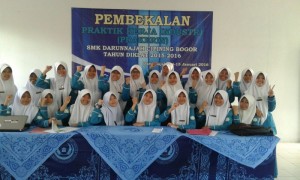 Foto Bersama Usai Pembekalan Prakerin 2016 SMK Pesantren Darunnajah Cipining