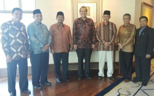 Ketua Yayasan Darunnajah Bidang Pesantren Foto Bersama H. Chairul Tanjung