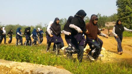 Peserta LDK Ikuti kegiatan Outdoor