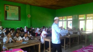 Peserta PPM Pondok Pesantren Al-Manshur Darunnajah 3 mengajar MDA