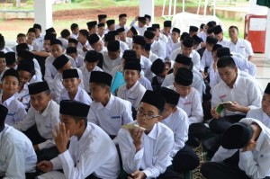 Presentasi PPM Praktik Pengabdian Masyarakat Pesantren Nurul Ilmi Darunjaha 14