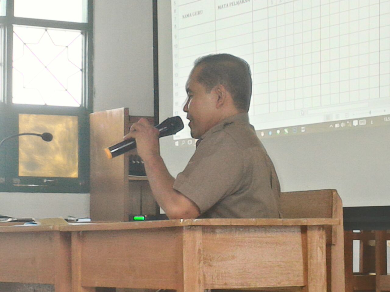 Ustadz Musthafa Kamal Sampaikan Kisi-Kisi Pembuatan Materi Ajar