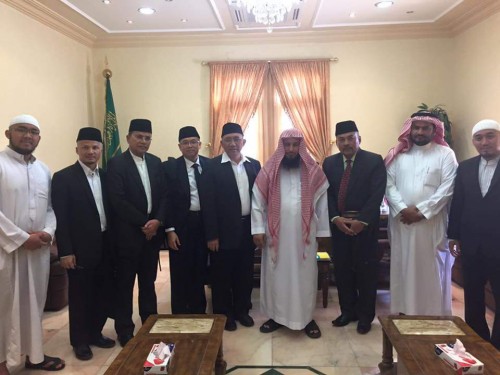 Foto Bersama Plt. Rektor UI Madinah