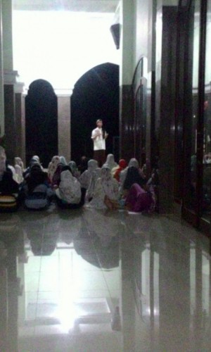 Setiap malam diadakan Bimbingan Belajar untuk santri kelas 3 dan kelas 6 Tarbiyatul Mu'allimin Wal Mu'allimat Al Islamiyah Pondok Pesantren An Nahl Darunnajah 5, dikarenakan mereka akan segera menghadapi ujian yang akan diadakan pada bulan maret untuk kelas 6 TMI dan bulan april untuk kelas 3 TMI. Santri kelas 3 dan 6 TMI mempersiapkan ujiannya tidak hanya dengan belajar tetapi juga beramai ramai melaksanakan shalat sunah duha dan tahajud. "Sholat dan belajar saja belum cukup bagi kami, di setiap selesai shalat kami selalu berdoa kepada Allah SWT agar ujian kami di lancarkan, dan kami dapat mengisi lembar soal dengan mudah" kata Indriani Kartika Putri, santriwati kelas 3 TMI.\