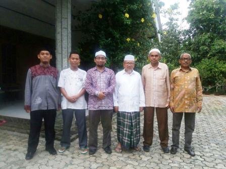 Kang Abik Foto Bersama Pinmpinan Pesantren Darunnajah 2 Cipining