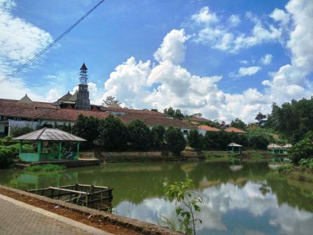 Pemandangan Awan Indah diatas Danau Kampus 3