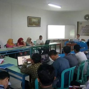 Rapat ta'hilul mudarris (guru bidang studi) di Darunnajah Learning Center 2, Taman Bunga Nusantara Cipanas