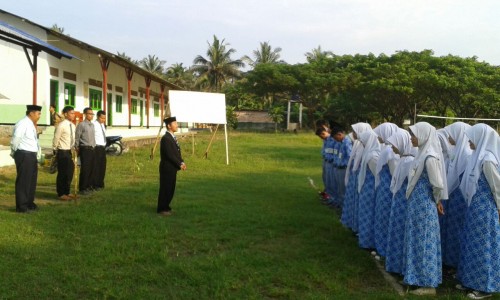 Apel Pembukaan UN ( Ujian Nasioanl ) Santri kelas 6 TMI Pondok Pesantren Darunnajah 5 Cikeusik Pandeglang Banten