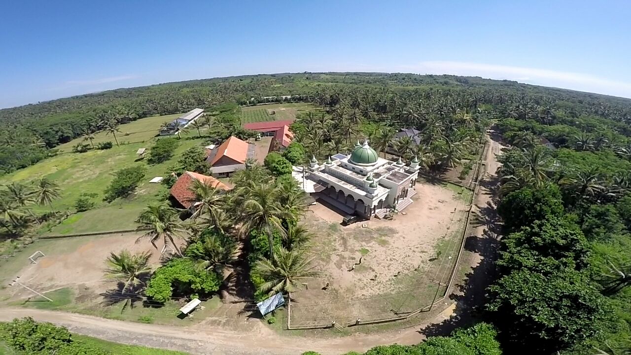 Pelatihan admin website telah selesai di laksanakan,acara yang di selenggarakan mulai tanggal 18-19 april 2016 yang bertempat di pondok pesantren an-nahl darunnajah 5 itu telah di tutup pada sore hari tadi pukul 17.00. Peserta yang mengikuti acara tersebut bukan hanya ustad/ustadzh tapi santriwan/santriwati pun ada yang ikut bertpartisipasi,di antara nya santri dari pondok pesantren an-nahl darunnajah 5,darunnajah 1,darunnajah 9,dan darunnajah 14. Seiring berkembangnya zaman yang sangat pesat, kita di tuntut untuk dapat menguasai TIK karna saat ini segalanya serba teknologi. maka dari itu Darunnajah Grup memberikan pelatihan kepada generasi-generasi penerus pondok sebagai kadernya 4