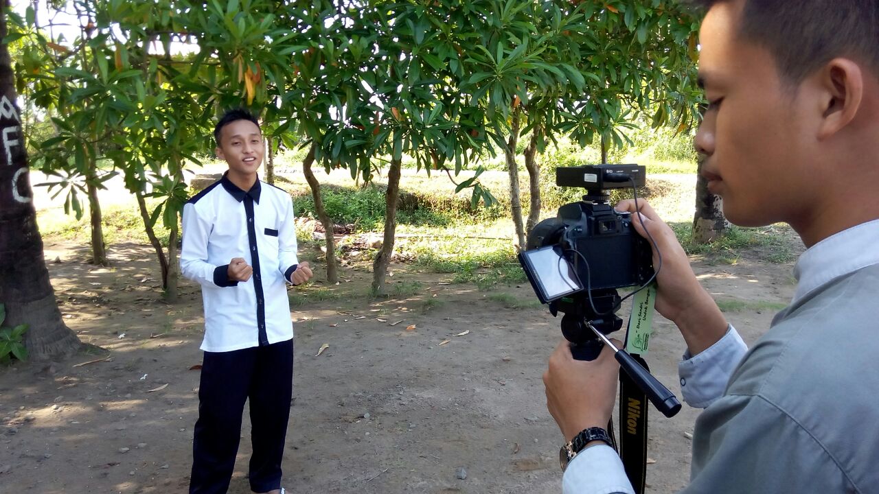 Pelatihan admin website telah selesai di laksanakan,acara yang di selenggarakan mulai tanggal 18-19 april 2016 yang bertempat di pondok pesantren an-nahl darunnajah 5 itu telah di tutup pada sore hari tadi pukul 17.00. Peserta yang mengikuti acara tersebut bukan hanya ustad/ustadzh tapi santriwan/santriwati pun ada yang ikut bertpartisipasi,di antara nya santri dari pondok pesantren an-nahl darunnajah 5,darunnajah 1,darunnajah 9,dan darunnajah 14. Seiring berkembangnya zaman yang sangat pesat, kita di tuntut untuk dapat menguasai TIK karna saat ini segalanya serba teknologi. maka dari itu Darunnajah Grup memberikan pelatihan kepada generasi-generasi penerus pondok sebagai kadernya 3