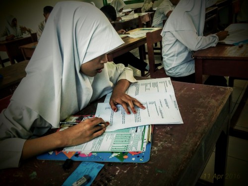 Kelas 3 MTs TMI ( Tarbiyatul Mu'alimim wal Mu'alimat ) Pondok Pesantren An-nahl Darunnajah 5 Cikeusik Pandeglang Banten sedang disibukkan oleh UAMBN ( Ujian Akhir Madrasah Bertaraf Nasional ) dimulai hari Senin 12 Maret 2016 sampai Rabu 14 Maret 2016, dengan jumlah peserta 37 Santri yang mengikuti UAMBN pada tahun ajaran 2016.