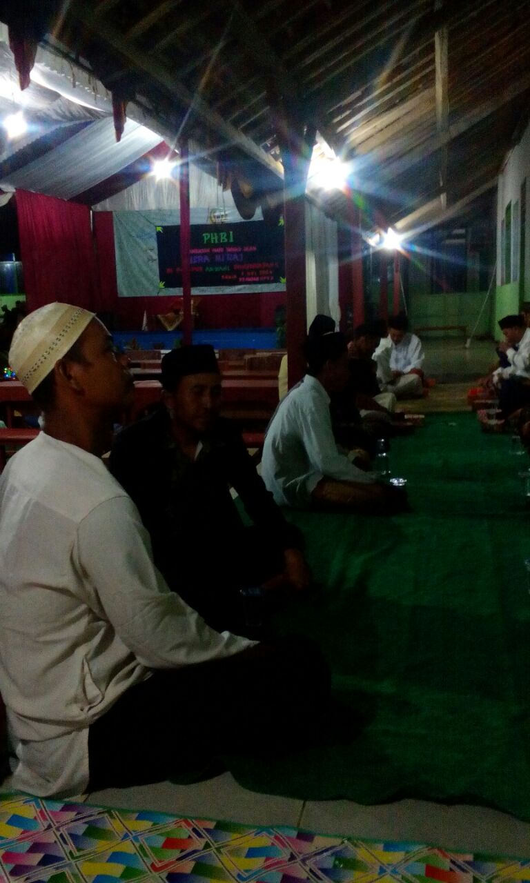 Pondok Pesantren An-nahl Darunnajah 5 Mengadakan PHBI (Perayaan Hari Besar Islam) Isra' Mi'raj yatng dilaksanakan pada hari Jum'at 6 Mei 2016, dalam pengertian singkat dari Isra' Mi'raj adalah perjalanan Nabi Muhammad SAW pada malam hari dari Masjidil Haram (Makkah) ke masjidil Aqsa di Palestina dan dilanjutkan Perjalanan Nabi Muhammad SAW ke langit tepatnya ke Sidratul Muntaha lalu kembali lagi ke bumi pada malam itu juga. dalam peristiwa ini Allah memerintahkan seluruh Umat manusia untuk Solat dalam acara PHBI ini Pondok Pesantren memperingati Isra' Mi'raj mengudang seluruh lapisan masyarakat sekitar dan para tokoh masyarakat, yang menagdakan acara ini adalah, OSPN (organisasi Pondok Pesantren An-nahl). dalam ada acara tersebut selain mempererat silaturahmi, ada juga penampilan-penampilan para santri dan juga ceramah dari Kyai kondang daerah Cikeusik Semoga dengan diadakannya acara ini, kita sebagai umat muslim semakin kuat iman kita dan terus meningkatkan Produktivitas kita sebagai Muslim. AMIN