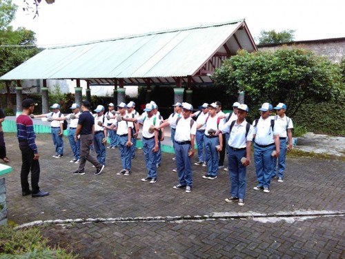 Pelatihan Pasukan Pengibar Bendera (Paskibra) Pondok Pesantren Darunnajah