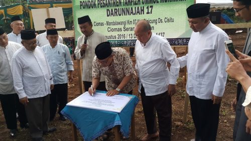 Penandatanganan Prasasti Pendirian Pesantren Tahfizh Al Quran Ummul Mukminin