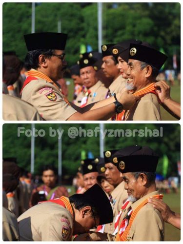 Pimpinan Pondok Modern Darussalam Gontor berkenan menerima penghargaan "Lencana Melati"