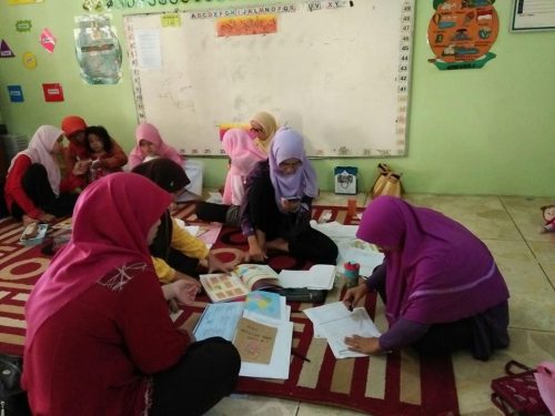 Rapat gugus Melati guru-guru TK Darunnajah Pusat (Jakarta) dan Darunnajah 10