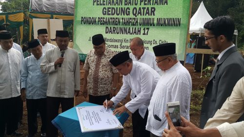 Penandatanganan Prasasti Pendirian Pesantren Tahfizh Al Quran Ummul Mukminin