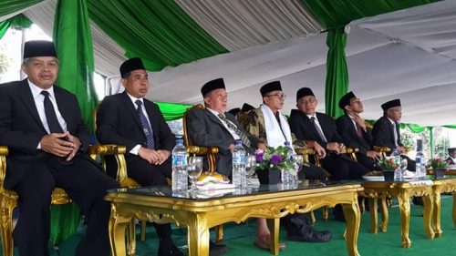 Pendiri dan Pimpinan Pondok Pesantren Darunnajah bersama Ketua MPR-RI, Dr. Zulkifli Hasan, S.E., M.M. dalam penutupan Pekan Olah Raga Seni dan Pramuka ke 40