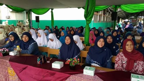 Dewan guru Pesantren Darunnajah dalam acara Penutupan PORSEKA ke 40