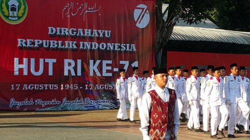 Santri Putra Darunnajah Peringati HUT RI Ke-71