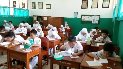 Suasana Ujian MID Semester SD Darunnajah Jakarta