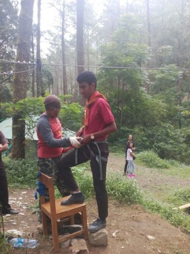 Kegiatan out bond peserta jambore di skipan camp