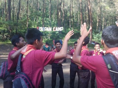 Kegiatan out bond peserta jambore di skipan camp