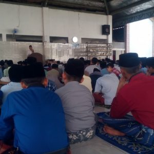 Ustadz Syarqi Menyampaikan Ta'lim motivasi para santri. 