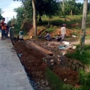 Perbaikan jalan masuk - keluar depan asrama santri cilik putra. 