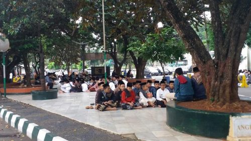 Santri Darunnajah Jakarta menunggu waktu Maghrib, buka puasa