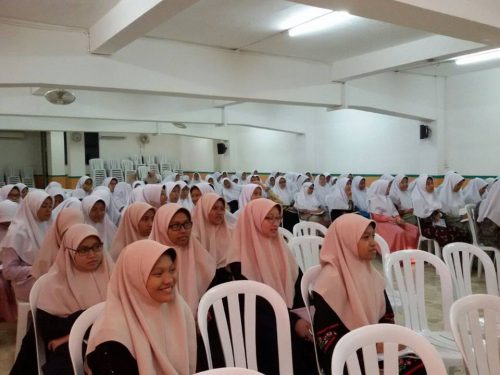 Santri Darunnajah Jakarta mengadakan seminar Fiqih Wanita tentang Darah Wanita