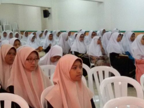 Santri Darunnajah Jakarta mengadakan seminar Fiqih Wanita tentang Darah Wanita