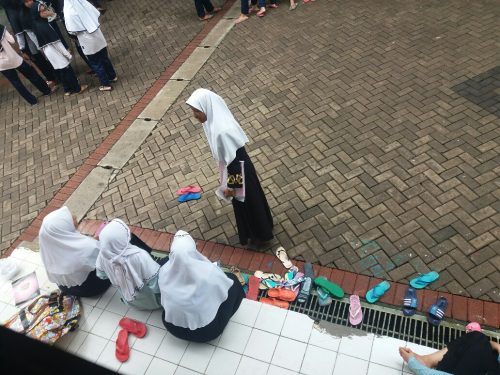 Santriwati Darunnajah Tekun Berlatih Untuk Mengikuti Lomba Universal Festival Committe