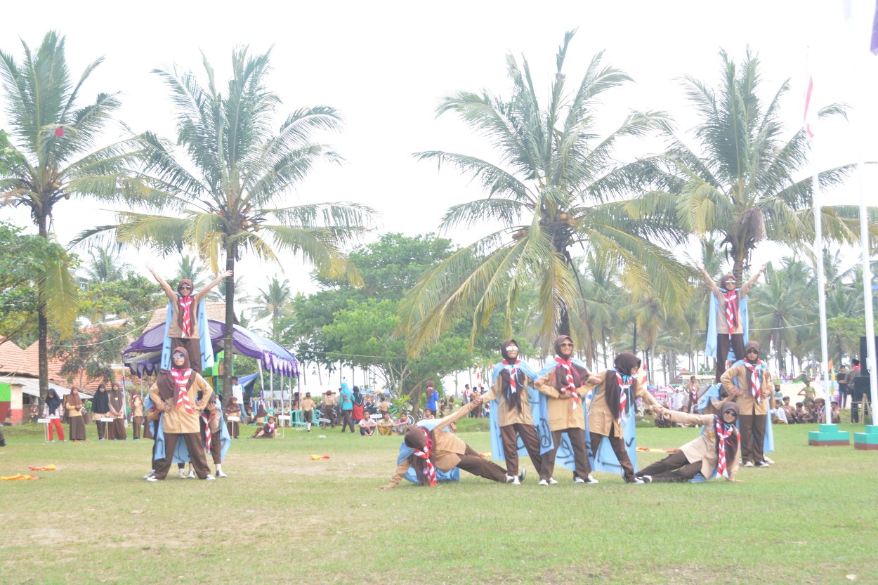 formasi-pasus-dalam-kemah-bersama-tingkat-madrasah-ibtidaiyah-se-kkm-min-3-pandeglang-di-ponpes-an-nahl-darunnajah-5-cikeusik-pandeglang-banten