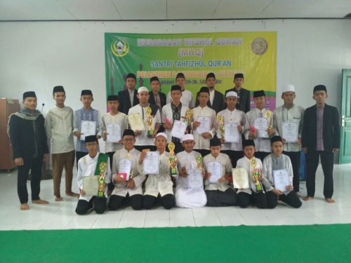 Para Juara Bersama Kepala LTQ (ustadz Asmari Ihsan Al Hafidz).