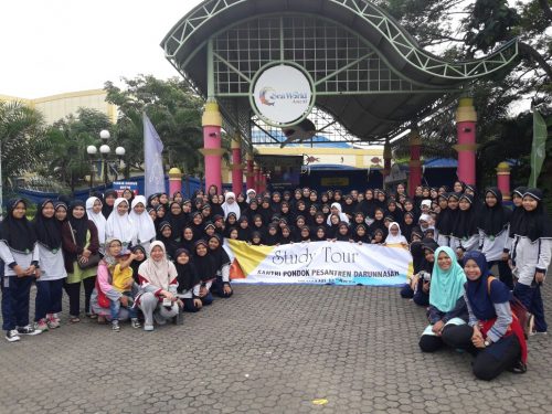 Santriwati kelas 1 MTs Darunnajah Ikuti Studi Tour