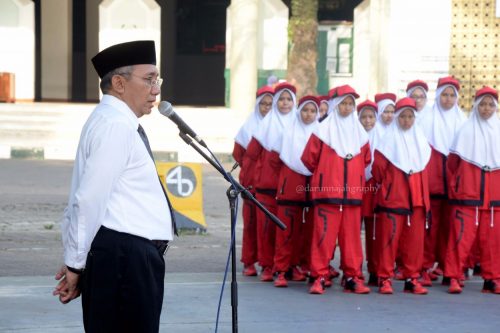 Pelepasan Peserta POSPENAS Oleh Pimpinan Pesantren Darunnajah Jakarta