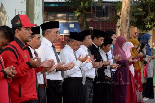 Pelepasan Peserta POSPENAS Oleh Pimpinan Pesantren Darunnajah Jakarta