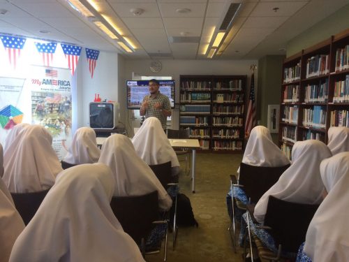Pengurus OSDN Putri Bagian Bahasa Ikuti Kunjungan Ke Kedubes Amerika