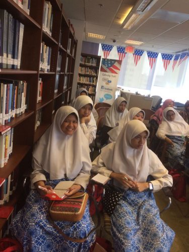 Pengurus OSDN Putri Bagian Bahasa Ikuti Kunjungan Ke Kedubes Amerika