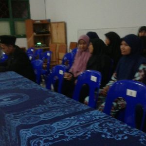 Ustadzat dampingi para santriwati.