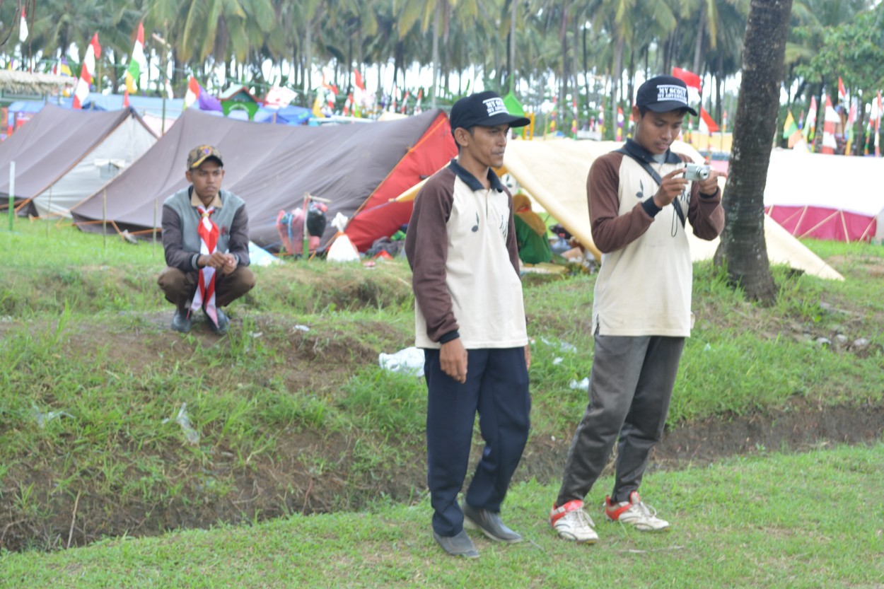 panitia-bagian-dokumentasi-kemah-bersama-tingkat-madrasah-ibtidaiyah-se-kkm-min-3-pandeglang-di-ponpes-an-nahl-darunnajah-5-cikeusik-pandeglang-banten