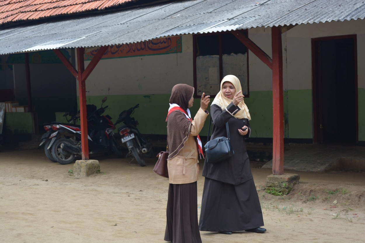 panitia-bersama-ibu-pengasuh-pondok-pesantren-an-nahl-darunnajah-5-dalam-kemah-bersama-tingkat-madrasah-ibtidaiyah-se-kkm-min-3-pandeglang-di-ponpes-an-nahl-darunnajah-5-cikeusik-pandeglang-banten